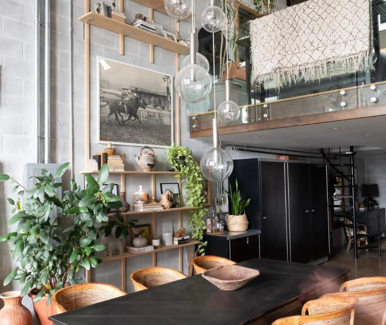 Apartment Elevated, Eclectic 2 Bedroom Loft In Vancouver