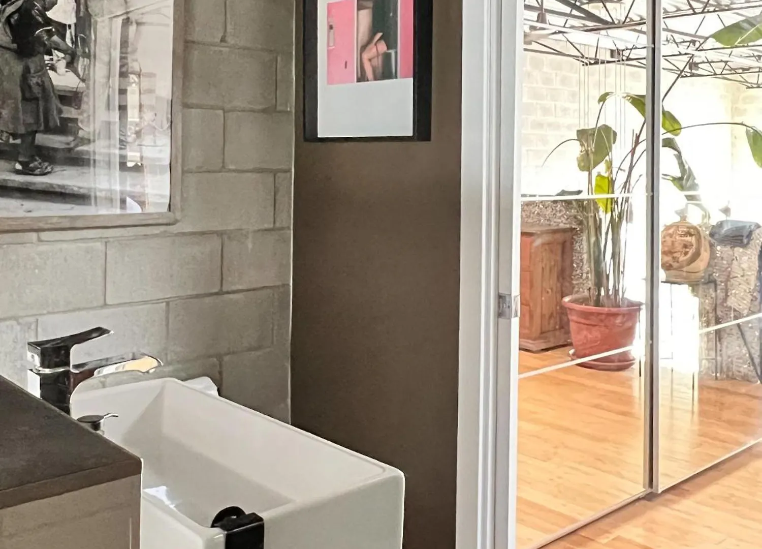Elevated, Eclectic 2 Bedroom Loft In Vancouver 0*,